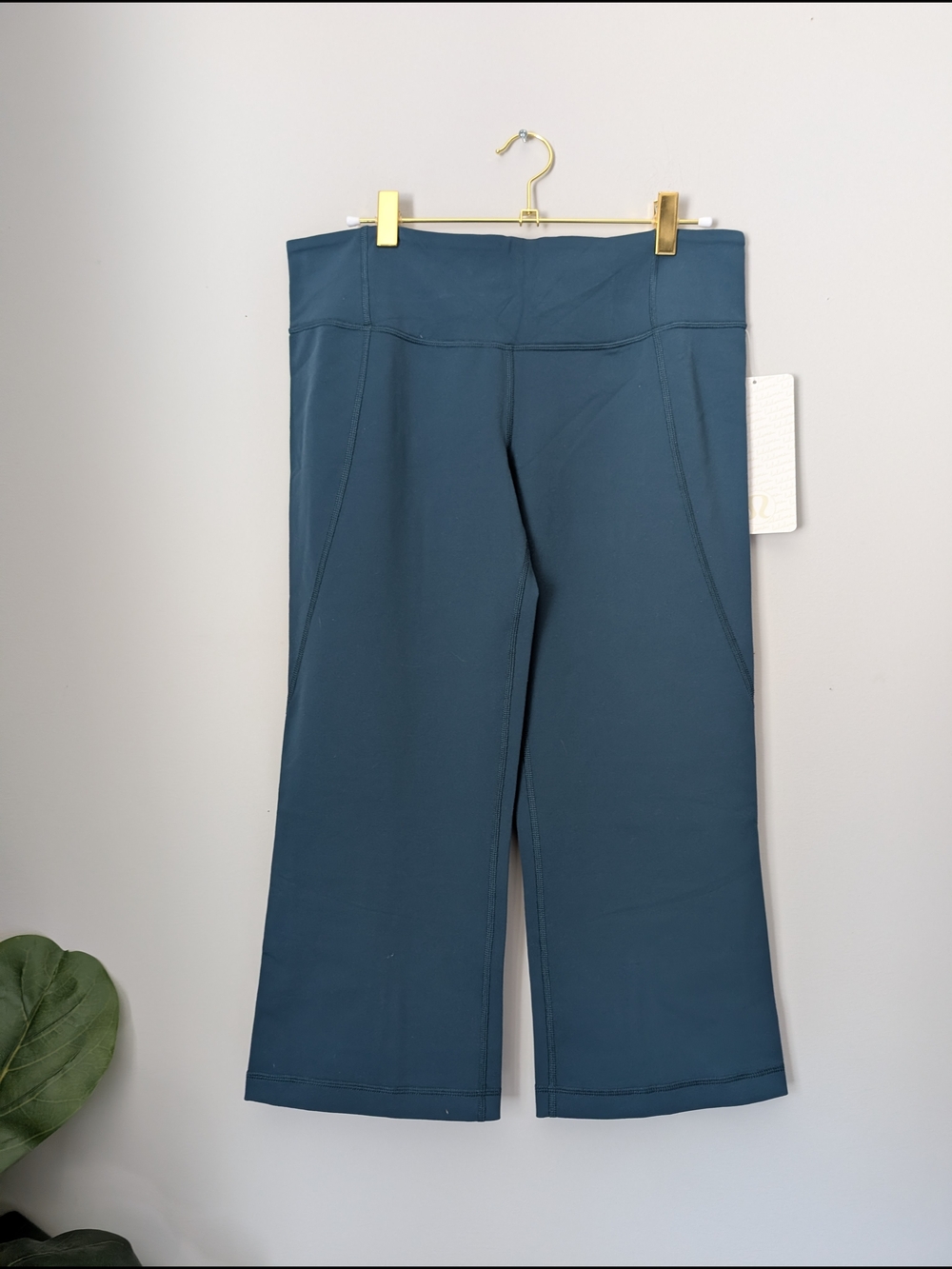 NWT Lululemon Gather & Crow Teal Wide-Leg Active Crop Pants